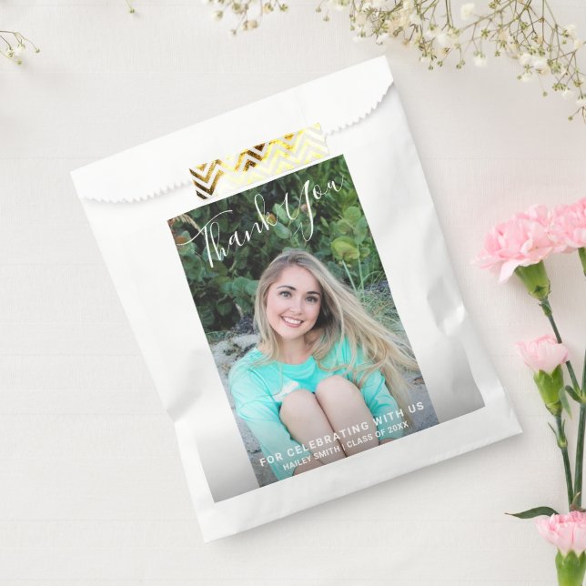 Einfaches Schwarz-Weiß-Foto Moderner Abschluss Geschenktütchen (Versiegelt)