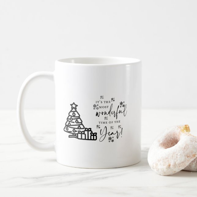 Einfaches Schwarz-weißes Weihnachtsbaumangebot Kaffeetasse (Mit Donut)