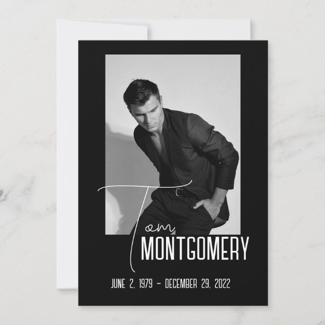 Einfaches Schwarzes Foto-Beerdigungsprogramm Einladung (Vorderseite)