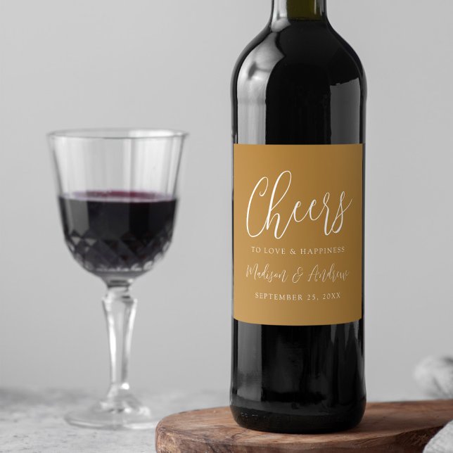 Einfaches Skript Ochre Cheers to Liebe Wedding Weinetikett (Von Creator hochgeladen)