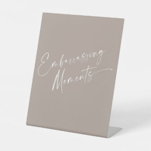 Einfaches Skript Peinliche Momente  Sockelschild
