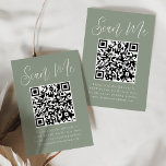 Einfaches Skript-Sage Green QR Code Hochzeit RSVP Begleitkarte<br><div class="desc">Mit diesen modernen Hochzeitskarten mit QR-Code können Sie Ihre Hochzeit oder Veranstaltung ganz einfach UAWG machen. Die eleganten Hochzeitszäunungskarten zeigen "Scan Me" in einem skurrilen weißen Skript mit einem schlauen grünen Hintergrund. Personalisieren Sie die Karte mit Ihrem UAWG, Ihrer Hochzeitswebsite und den Instruktionen für Gäste, die die Vorlagen verwenden. Auf...</div>