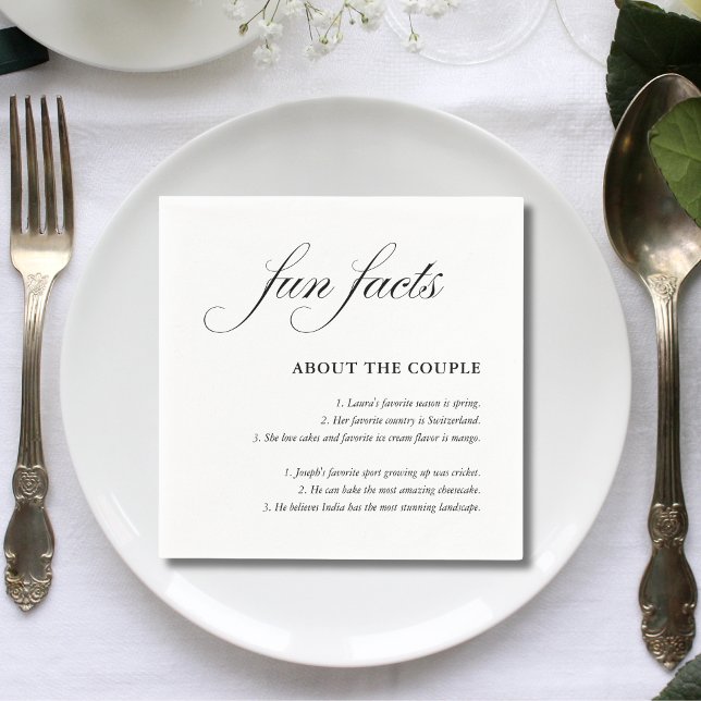 Einfaches Skript Schwarz Weiß Hochzeit Wissenswert Serviette (Simple script black white wedding fun facts napkins add charm while sparking guest conversations)