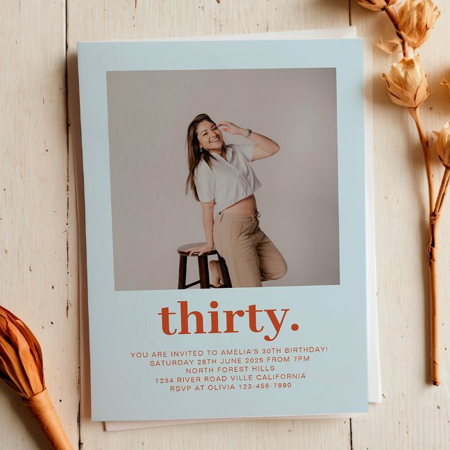 Einfaches Soft Blue Minimal Foto 30. Geburtstag Einladung (Von Creator hochgeladen)