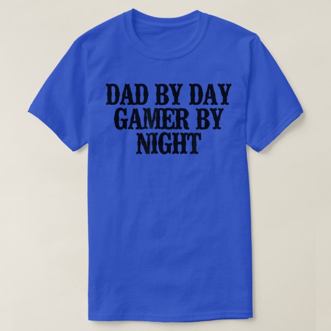 Einfaches Sprichwort Funny Vater by Day Gamer Nach T-Shirt (Design vorne)