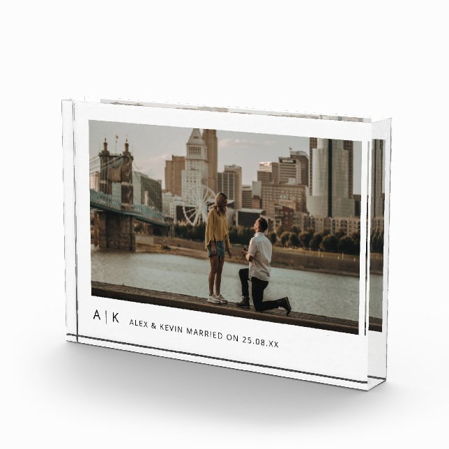 Einfaches, stylisches Foto für den Ehegedächtnisha (Rechts)