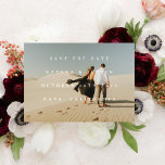 Einfaches typografisches Full-Foto Doppelseitiges  Save The Date<br><div class="desc">Dieses minimalistische und moderne Save the Date zeichnet sich durch einen schlichten und sauberen Typ über Ihrem Foto aus,  mit Platz für mehr Fotos und zusätzlichen Details,  die auf der Kartenrückseite angebracht werden.</div>