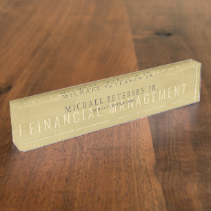Einfaches typografisches Geschäft mit metallischem Namensplakette