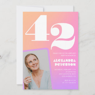 Einfadung zum 42. Geburtstag mit rosa Farbverlauf Einladung