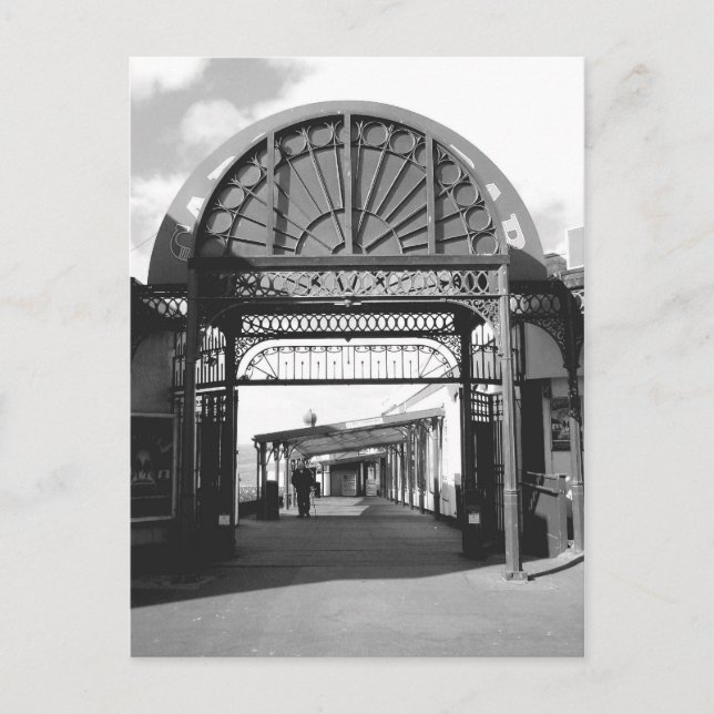 Einfahrt nach North Pier B/W Postkarte (Vorderseite)