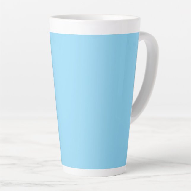 Einfarbiger hellblauer Hintergrund, gleichmäßig ge Milchtasse (Rechte Ecke)