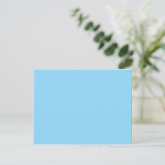 Einfarbiger hellblauer Hintergrund, gleichmäßig ge Postkarte