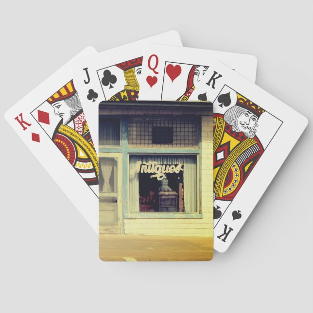 Eingang zum Antiquitätengeschäft Spielkarten (Rückseite)