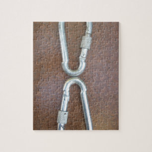 Eingeklemmt: Design der Stahlkarabiner-Verriegelun Puzzle