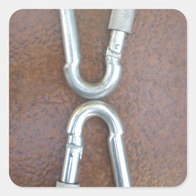 Eingeklemmt: Design der Stahlkarabiner-Verriegelun Quadratischer Aufkleber (Vorderseite)