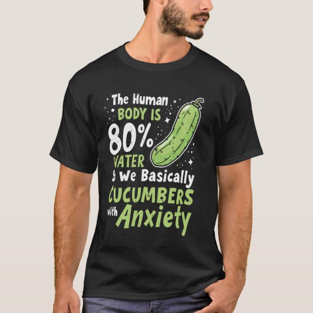 Eingelegter Gurkenkörper mit Angst lustiges Gemüse T-Shirt (Vorderseite)