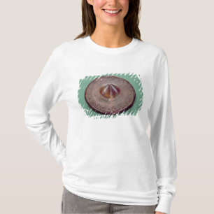 Eingeschnittener Buttonkopf, aus Irland, c.700 BC T-Shirt