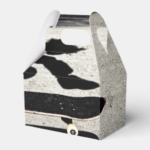 eingeschobenes Skateboard Geschenkschachtel