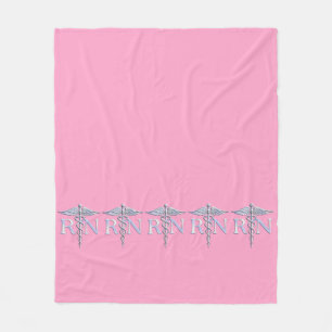 Eingetragene Krankenschwester RN Caduceus auf Pink Fleecedecke