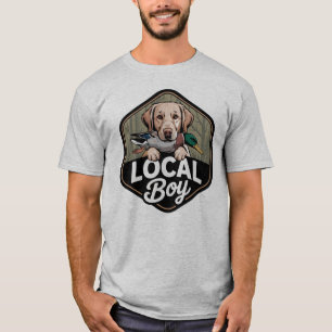 Einheimischer Junge jagt Hund im Süden des Landes T-Shirt