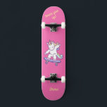 Einhorn auf Skateboard für Kinder<br><div class="desc">Unicorn auf Skateboard mit personalisierten Bildunterschriften Unicorn Personalisiert Skateboard KLICKEN Sie auf PERSONALISIEREN TEMPLATE OPTION UND geben Sie den Namen. Cooles Skateboard in lebhaften Farben und für den Hintergrund und ein funky Einhorn auf einem Skateboard. Dieses Skateboard ist eine tolle Geschenkidee für einen Einhornliebhaber.</div>