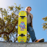 Einhorn auf Skateboard mit personalisierten Bildun<br><div class="desc">Unicorn auf Skateboard mit personalisierten Bildunterschriften Unicorn Personalisiert Skateboard KLICKEN Sie auf PERSONALISIEREN TEMPLATE OPTION UND geben Sie den Namen. Cooles Skateboard in lebhaften Farben und für den Hintergrund und ein funky Einhorn auf einem Skateboard. Dieses Skateboard ist eine tolle Geschenkidee für einen Einhornliebhaber.</div>
