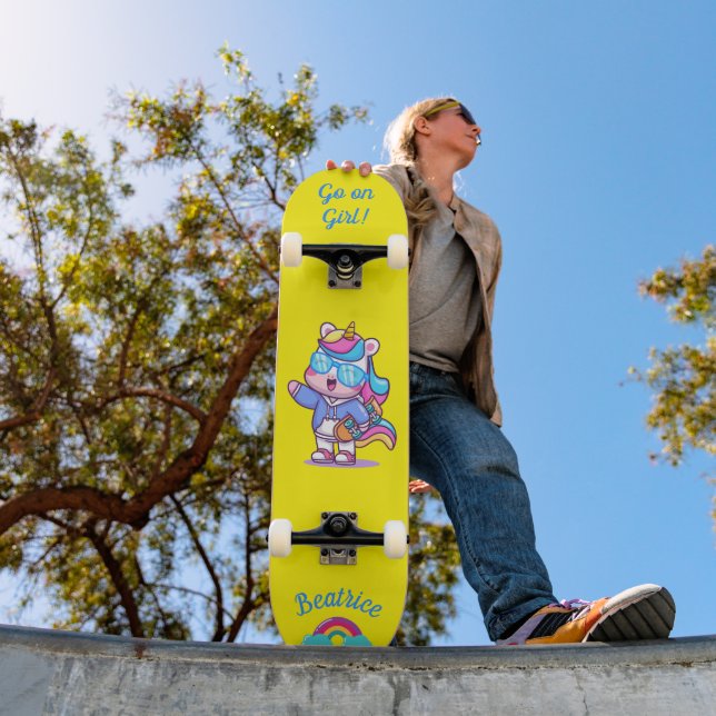 Einhorn auf Skateboard mit personalisierten Bildun (Außenbereich 1)
