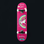 Einhorn auf Skateboard mit personalisierten Bildun<br><div class="desc">Unicorn auf Skateboard mit personalisierten Bildunterschriften Unicorn Personalisiert Skateboard KLICKEN Sie auf PERSONALISIEREN TEMPLATE OPTION UND geben Sie den Namen. Cooles Skateboard in lebhaften Farben und für den Hintergrund und ein funky Einhorn auf einem Skateboard. Dieses Skateboard ist eine tolle Geschenkidee für einen Einhornliebhaber.</div>