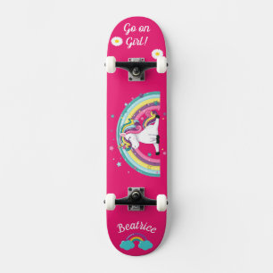 Einhorn auf Skateboard mit personalisierten Bildun