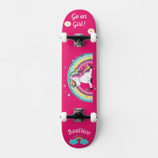 Einhorn auf Skateboard mit personalisierten Bildun