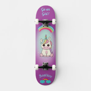 Einhorn auf Skateboard mit personalisierten Bildun