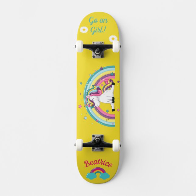 Einhorn auf Skateboard mit personalisierten Bildun (Vorderseite)