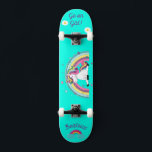 Einhorn auf Skateboard mit personalisierten Bildun<br><div class="desc">Unicorn auf Skateboard mit personalisierten Bildunterschriften Unicorn Personalisiert Skateboard KLICKEN Sie auf PERSONALISIEREN TEMPLATE OPTION UND geben Sie den Namen. Cooles Skateboard in lebhaften Farben und für den Hintergrund und ein funky Einhorn auf einem Skateboard. Dieses Skateboard ist eine tolle Geschenkidee für einen Einhornliebhaber.</div>