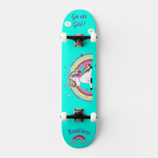 Einhorn auf Skateboard mit personalisierten Bildun