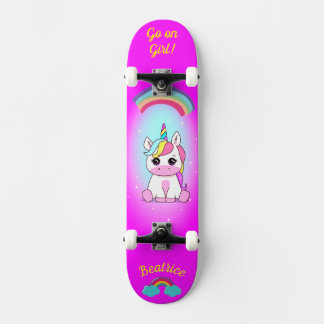 Einhorn auf Skateboard mit personalisierten Bildun