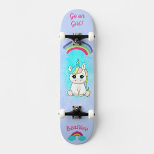 Einhorn auf Skateboard mit personalisierten Bildun