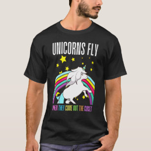 Einhorn fliegt, wenn sie aus dem geschlossenen Ein T-Shirt
