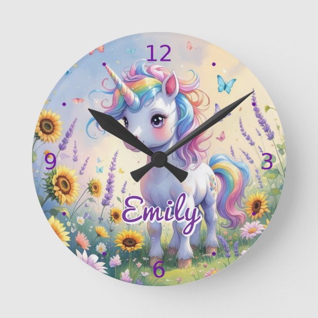 Einhorn im Blumengarten Personalisierte Uhr (Vorderseite)