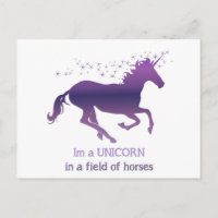 Einhorn in einem Feld der Pferde Spaß Zitat Spaß l