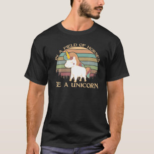 Einhorn in einem Pferdefeld ist ein EinhornMagie v T-Shirt