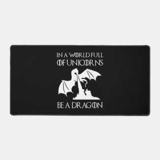 Einhorn in einer Welt voller Einhörner, ein Drache Schreibtischunterlage