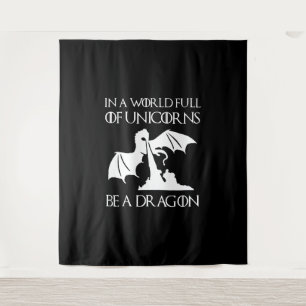 Einhorn in einer Welt voller Einhörner ist ein Dra Wandteppich