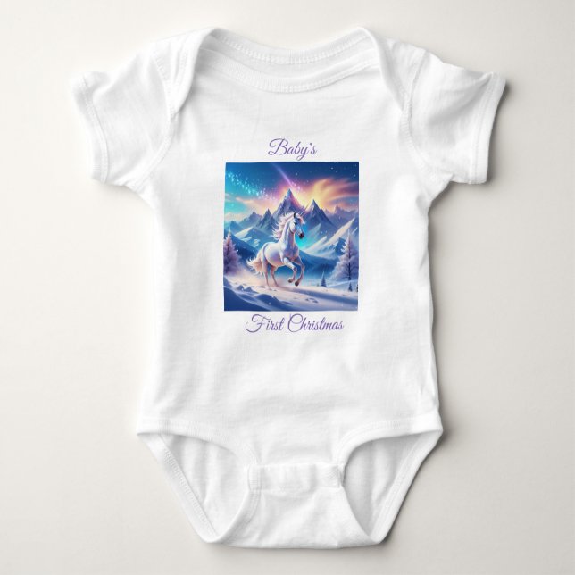 Einhorn in majestätischen, schneebedeckten Bergen Baby Strampler (Vorderseite)