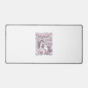 Einhorn-Magie sieht auf mir trendy Shirt Graphi gu Schreibtischunterlage