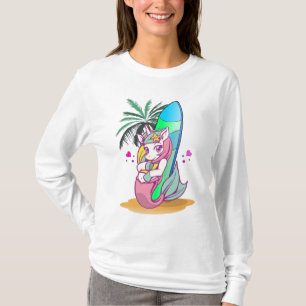 Einhorn mit Surfbrett am Strand T-Shirt