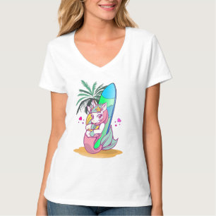 Einhorn mit Surfbrett am Strand T-Shirt