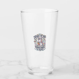 Einhorn-Nurse bei Tag Einhorn von Herzen Weißer Hi Glas