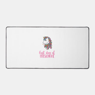 Einhorn-Shirt für Mädchen zum letzten Tag im Vorsc Schreibtischunterlage