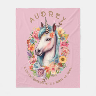 Einhorn und Blumenkranz Fleecedecke