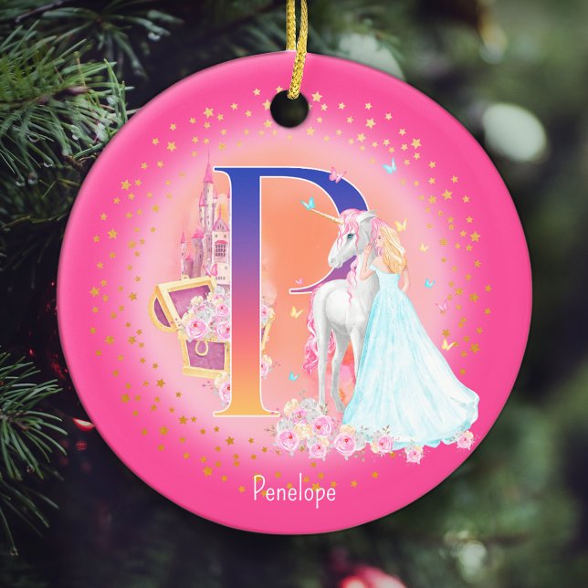 Einhorn und Princess Letter P Monogramm Weihnachte Keramik Ornament (This pretty pink monogrammed Christmas ornament is perfect for your little princess!)